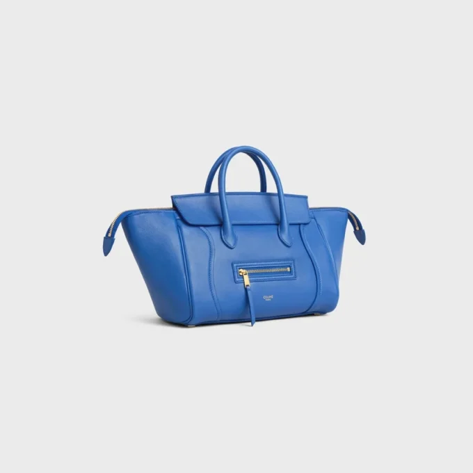 Liten luggage i mjukt, glansigt lammskinn