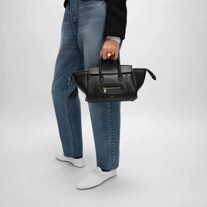 Liten luggage i mjukt, glansigt lammskinn Liten luggage i mjukt, glansigt lammskinn