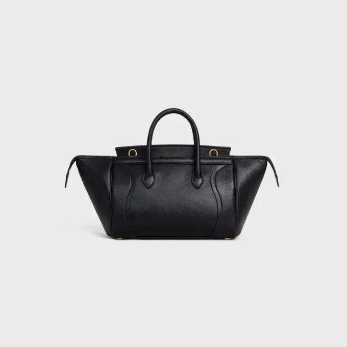 Liten luggage i mjukt, glansigt lammskinn Liten luggage i mjukt, glansigt lammskinn
