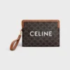 Liten påse med rem Cuir Triomphe i Triomphe Canvas med CELINE-tryck