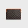 Liten påse med rem Cuir Triomphe i Triomphe Canvas med CELINE-tryck