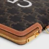 Liten påse med rem Cuir Triomphe i Triomphe Canvas med CELINE-tryck