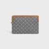 Liten påse med rem i Cuir Triomphe i Jacquard Triomphe över hela ytan