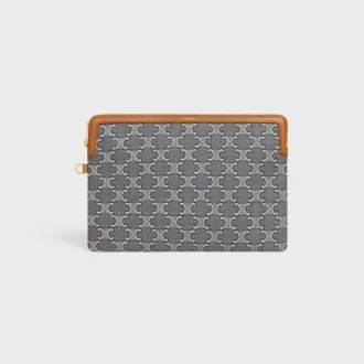 Liten påse med rem i Cuir Triomphe i Jacquard Triomphe över hela ytan
