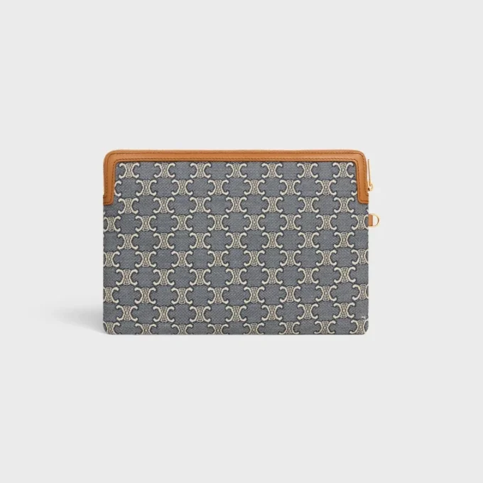 Liten påse med rem i Cuir Triomphe i Jacquard Triomphe över hela ytan