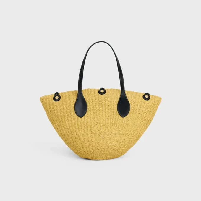 Liten Triomphe-korg med pärlor i sisal och kalvskinn Liten Triomphe-korg med pärlor i sisal och kalvskinn