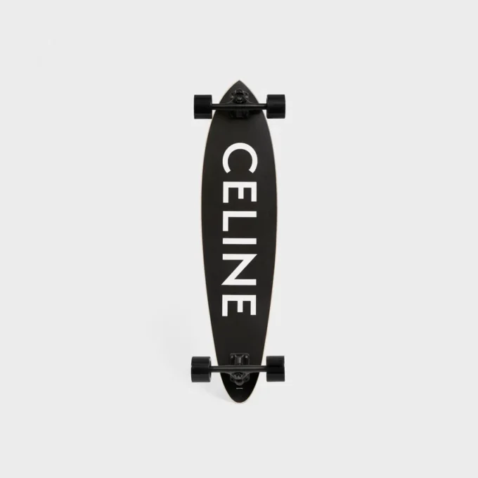 Longboard med CELINE-logotyp