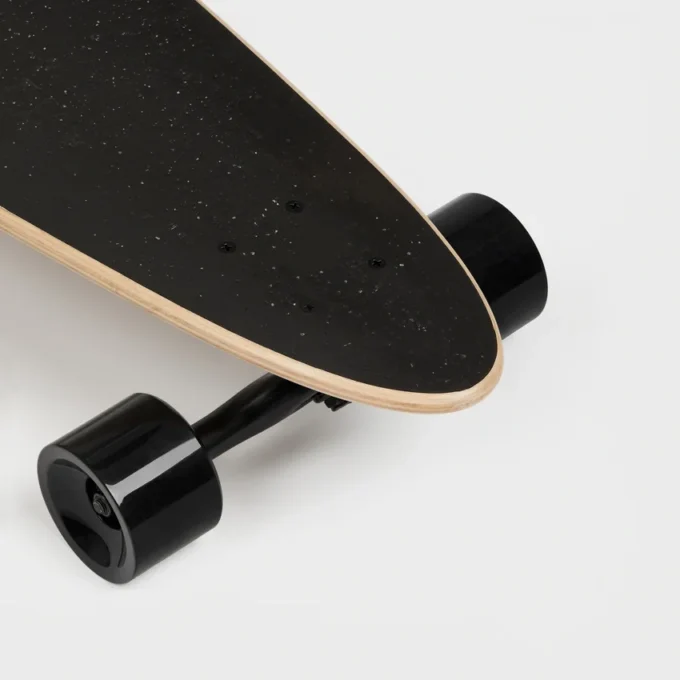 Longboard med CELINE-logotyp