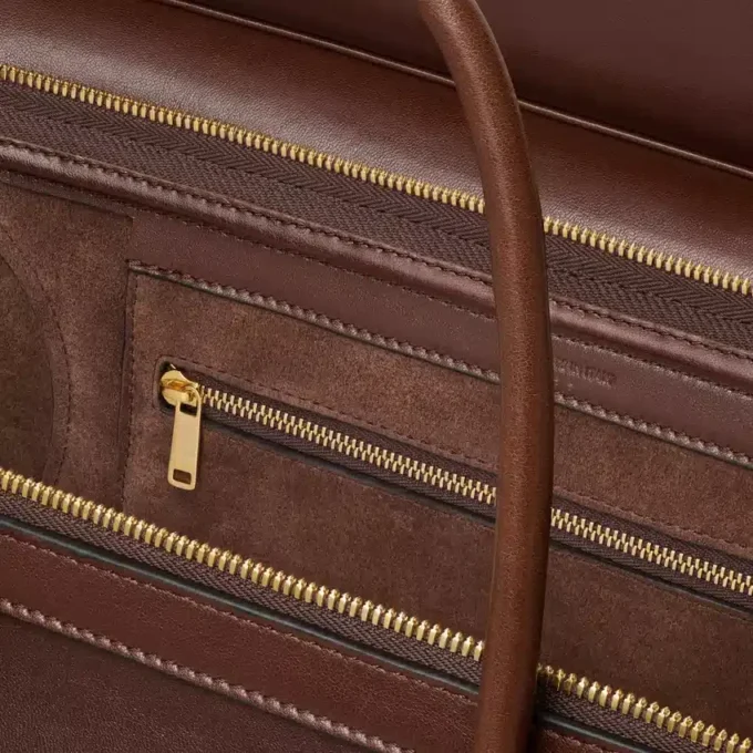 Luggage i mjukt, glansigt lammskinn