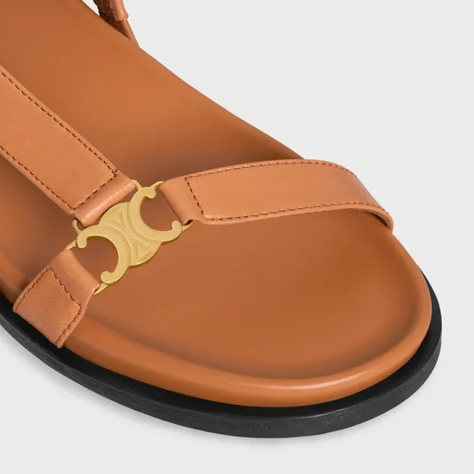 Maud-sandal med Triomphe i kalvskinn Maud-sandal med Triomphe i kalvskinn
