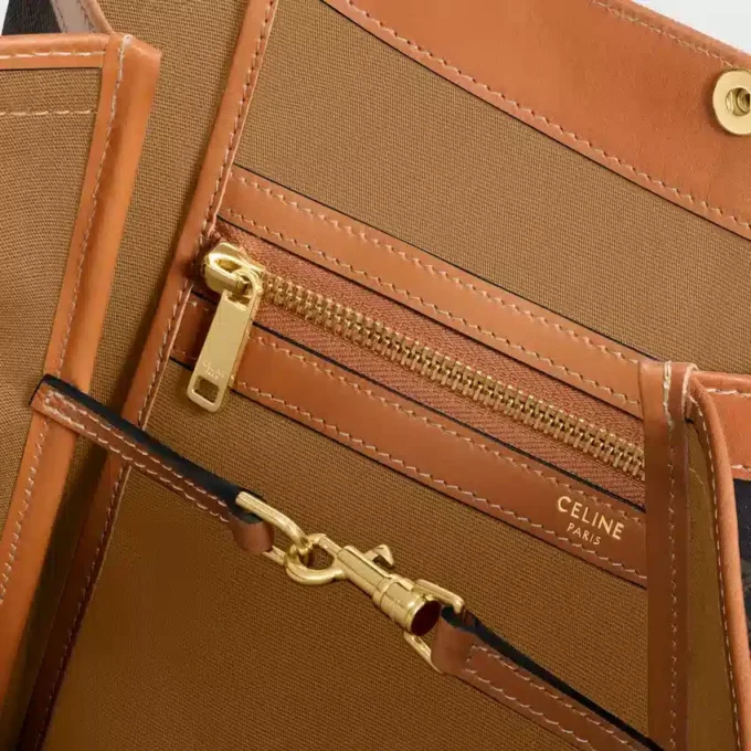 Medium Flat Shopper i Triomphe Canvas Medium Flat Shopper i Triomphe Canvas