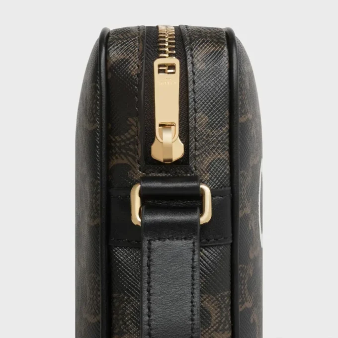 Medium messenger-väska i Triomphe Canvas med CELINE-tryck