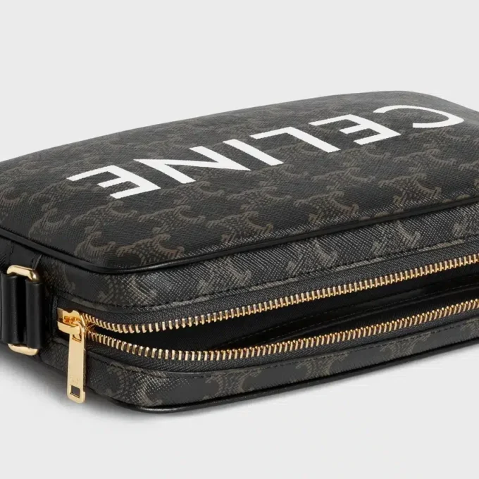 Medium messenger-väska i Triomphe Canvas med CELINE-tryck