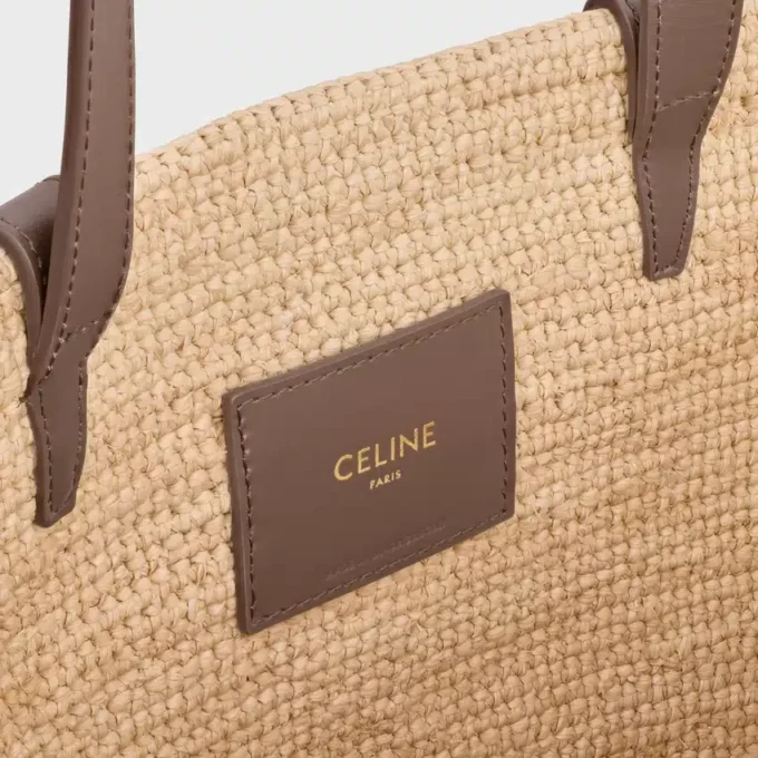Medium Supple CELINE Classic Panier i raffia och kalvskinn Medium Supple CELINE Classic Panier i raffia och kalvskinn