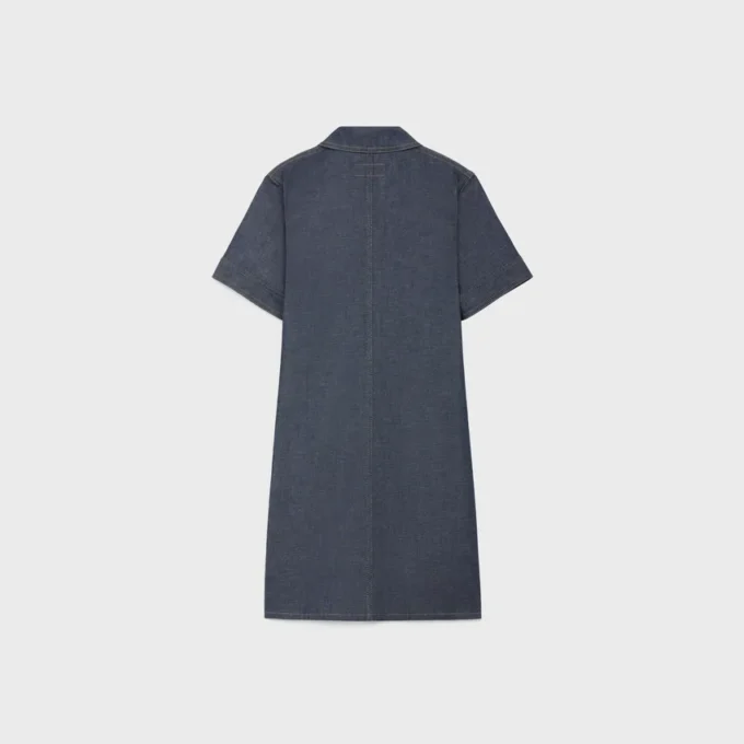 Miniklänning i råtvättad denim Miniklänning i råtvättad denim