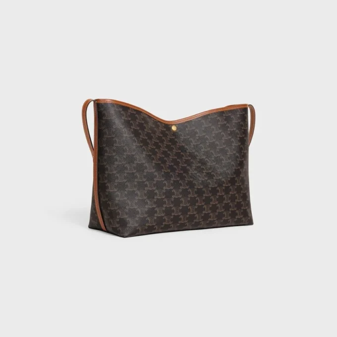 Mjuk shopperväska i Triomphe Canvas och kalvskinn