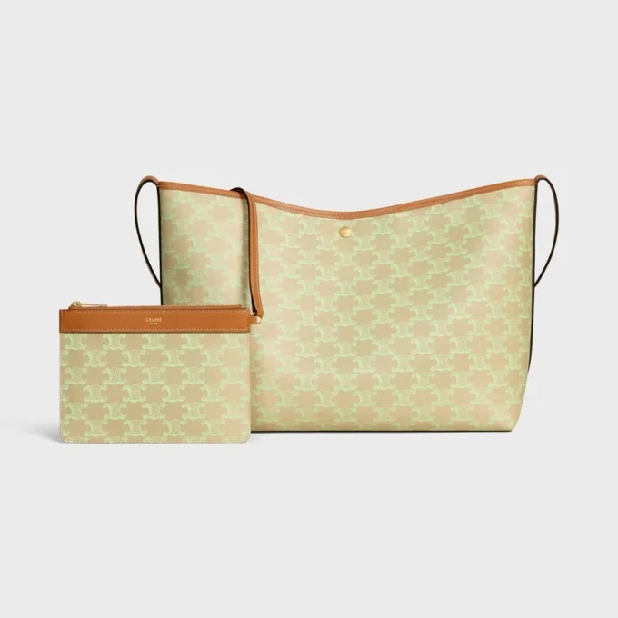 Mjuk shopperväska i Triomphe Canvas och kalvskinn