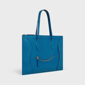 Platt luggage i glansigt kalvskinn