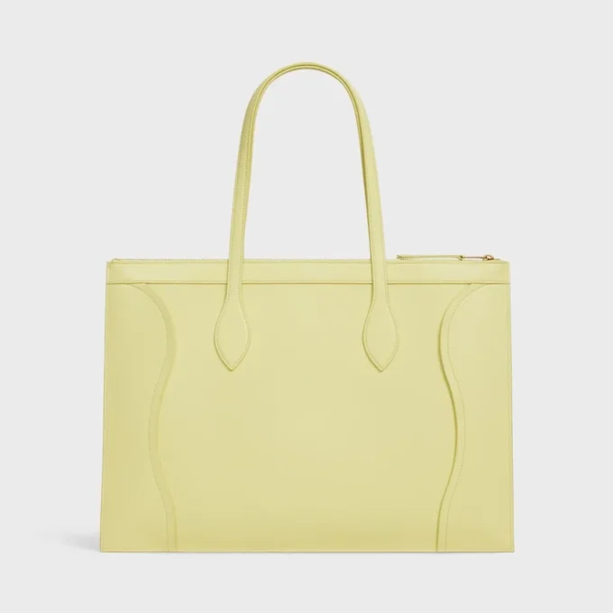 Platt luggage i glansigt kalvskinn Platt luggage i glansigt kalvskinn