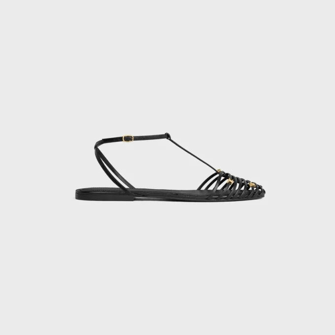 Platta sandaler med burdesign i getskinn