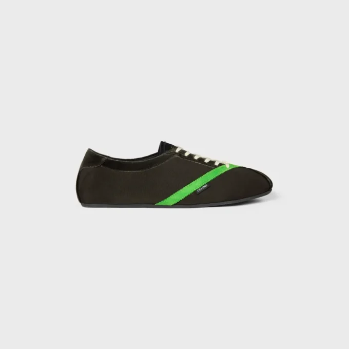 Platta sneakers i grosgrain, sammet, getskinn och lammskinn Platta sneakers i grosgrain, sammet, getskinn och lammskinn