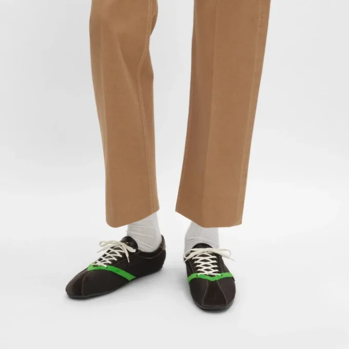 Platta sneakers i grosgrain, sammet, getskinn och lammskinn Platta sneakers i grosgrain, sammet, getskinn och lammskinn