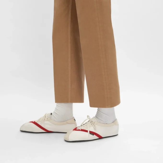 Platta sneakers i grosgrain, sammet, getskinn och lammskinn Platta sneakers i grosgrain, sammet, getskinn och lammskinn