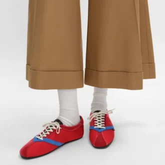 Platta sneakers i grosgrain, sammet, getskinn och lammskinn