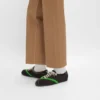Platta sneakers i grosgrain, sammet, getskinn och lammskinn Platta sneakers i grosgrain, sammet, getskinn och lammskinn