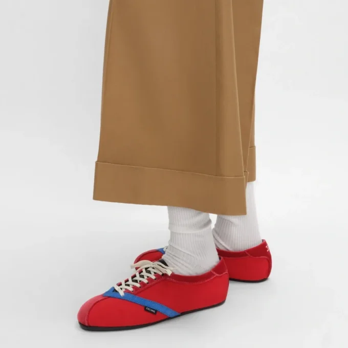 Platta sneakers i grosgrain, sammet, getskinn och lammskinn Platta sneakers i grosgrain, sammet, getskinn och lammskinn