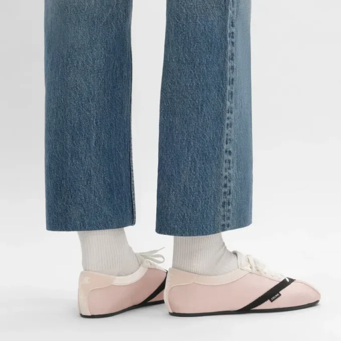 Platta sneakers i grosgrain, sammet, getskinn och lammskinn Platta sneakers i grosgrain, sammet, getskinn och lammskinn