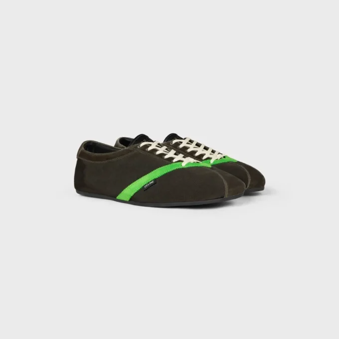 Platta sneakers i grosgrain, sammet, getskinn och lammskinn Platta sneakers i grosgrain, sammet, getskinn och lammskinn