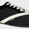 Platta sneakers i grosgrain, sammet, getskinn och lammskinn Platta sneakers i grosgrain, sammet, getskinn och lammskinn