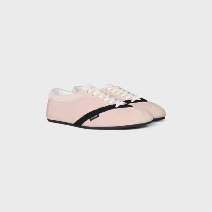Platta sneakers i grosgrain, sammet, getskinn och lammskinn Platta sneakers i grosgrain, sammet, getskinn och lammskinn
