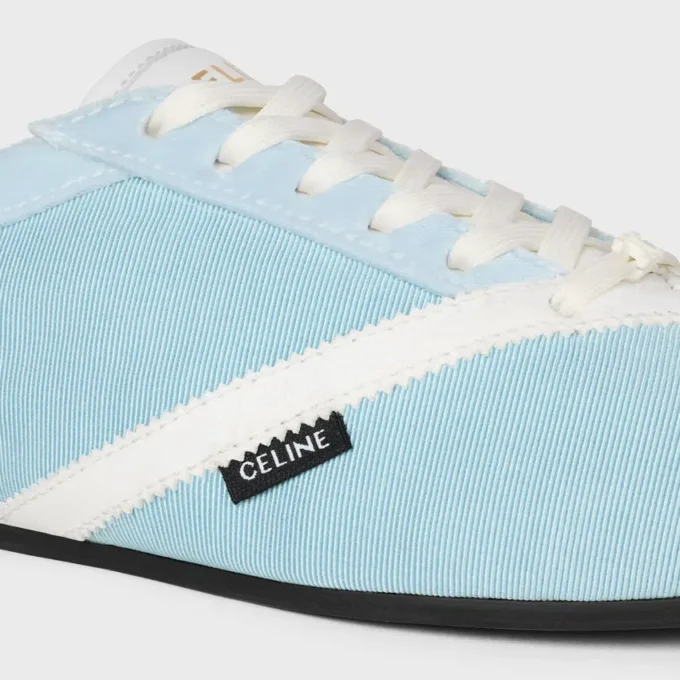 Platta sneakers i grosgrain, sammet, getskinn och lammskinn Platta sneakers i grosgrain, sammet, getskinn och lammskinn