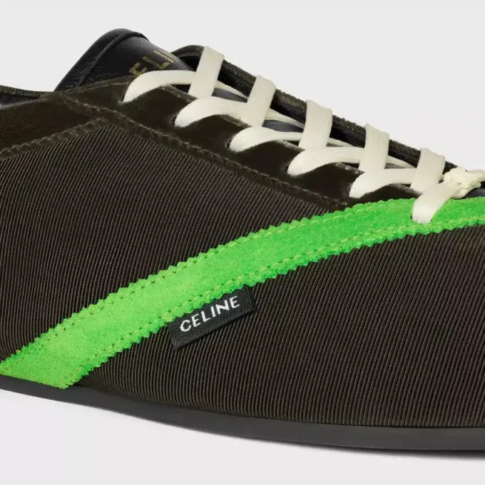 Platta sneakers i grosgrain, sammet, getskinn och lammskinn Platta sneakers i grosgrain, sammet, getskinn och lammskinn