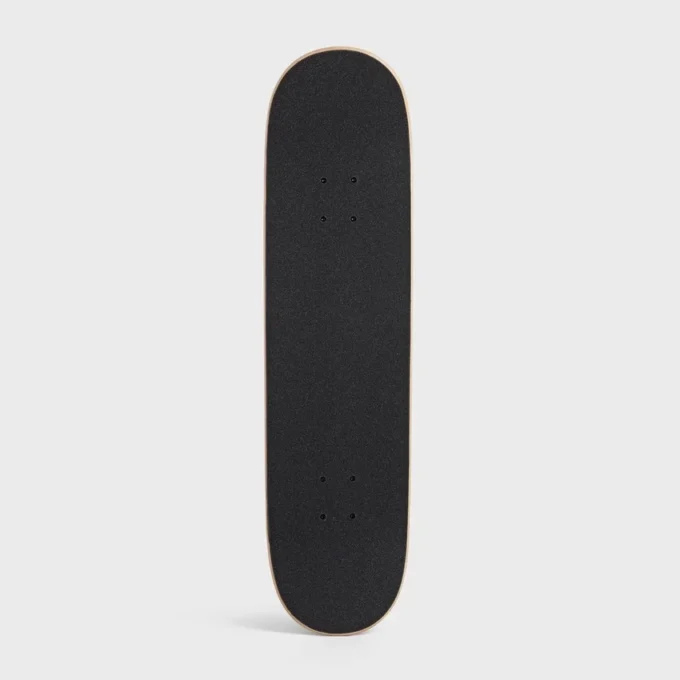 Skateboard med CELINE-logotyp
