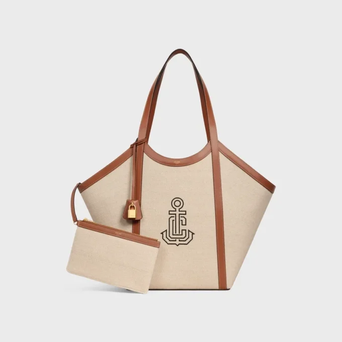 Stor Cabas-väska i textil med broderat ankarmotiv och kalvskinn Stor Cabas-väska i textil med broderat ankarmotiv och kalvskinn