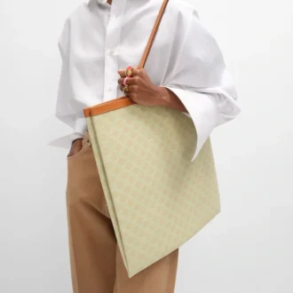 Stor platt shopper i Triomphe Canvas