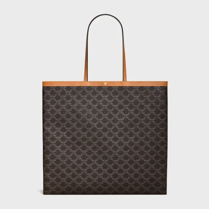 Stor platt shopper i Triomphe Canvas