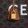 Stor resväska i Triomphe Canvas med CELINE-tryck Stor resväska i Triomphe Canvas med CELINE-tryck