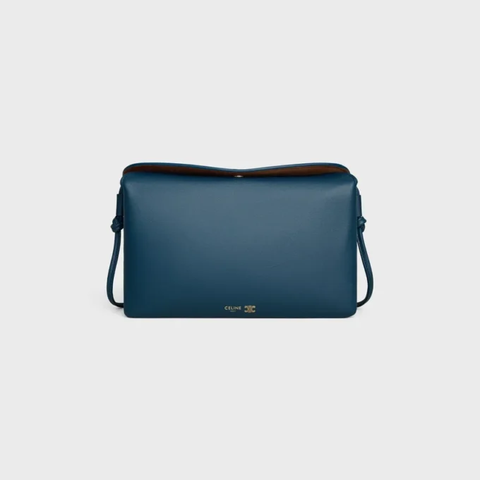 Trio Flap i slätt lammskinn