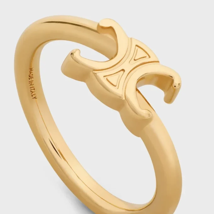 Triomphe asymmetrisk ring i mässing med guldfinish Triomphe asymmetrisk ring i mässing med guldfinish