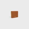 Tvåfaldigt kortfodral Triomphe Stamp i mjukt kornat kalvskinn Tvåfaldigt kortfodral Triomphe Stamp i mjukt kornat kalvskinn